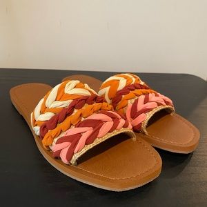 NEW Universal Thread Sandal- sz 10